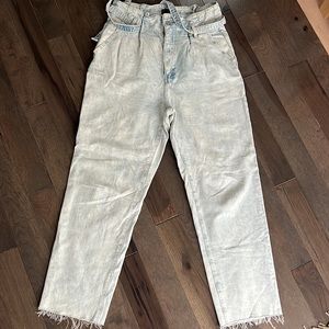 Abercrombie & Fitch Mom Jean Pleated Paperbag Waist with Belt Frayed Edges